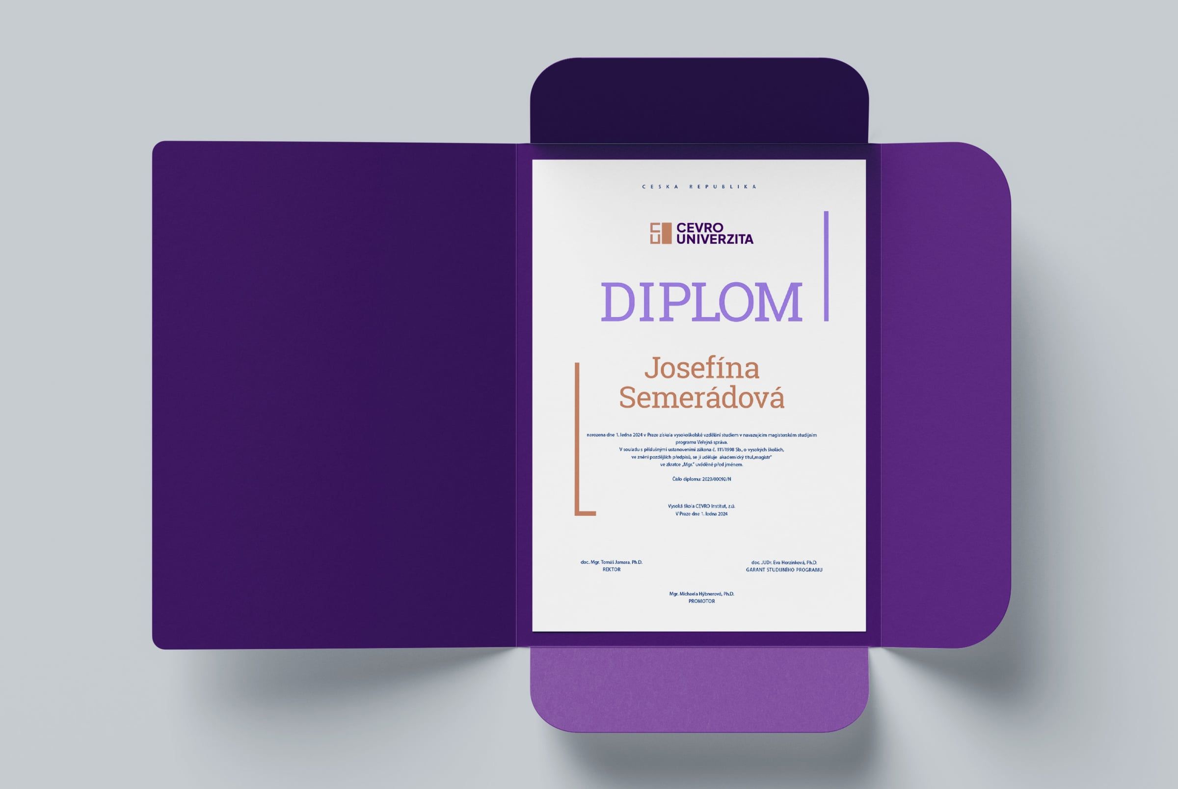 Diplom Josefíny Semerádové v purpurové složce