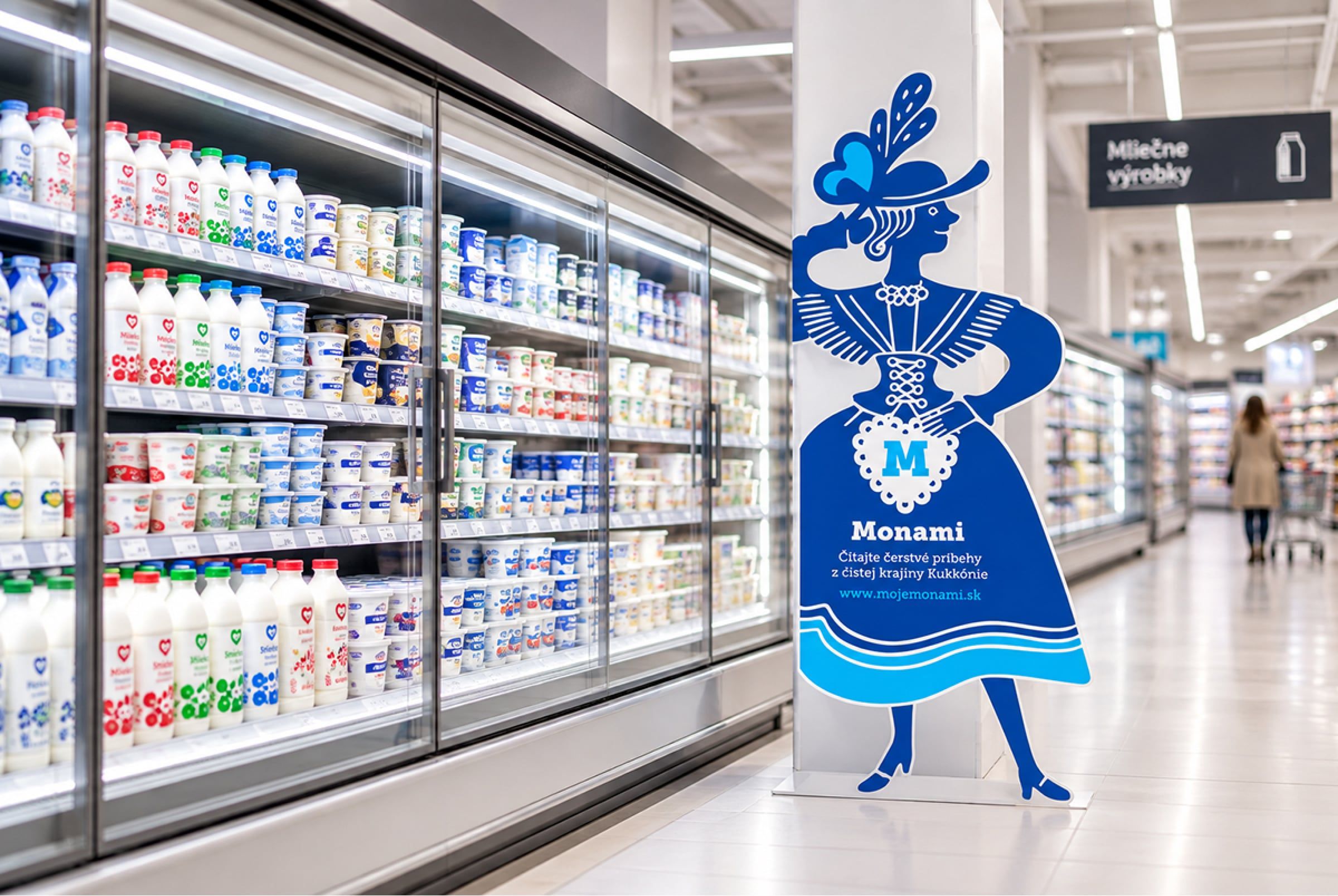 Lidová postava Monami v regálu a jako samostatná ilustrace
